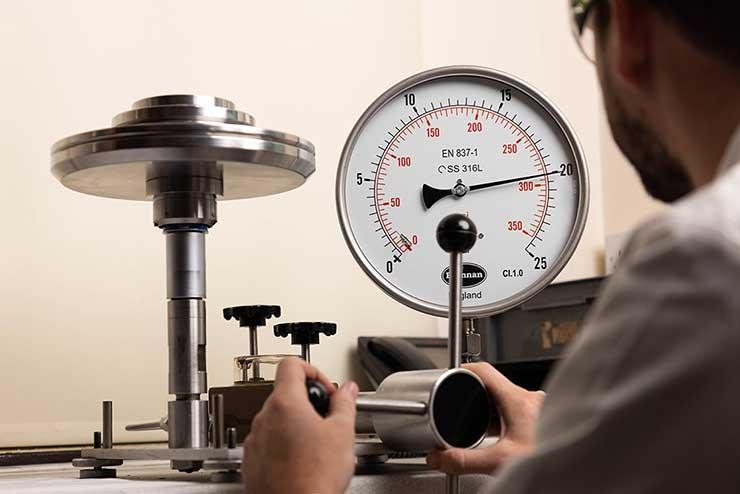 adjusting=the=pressure guage