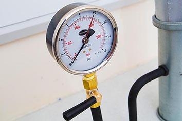 1980s HVAC gauge with syphon reduced