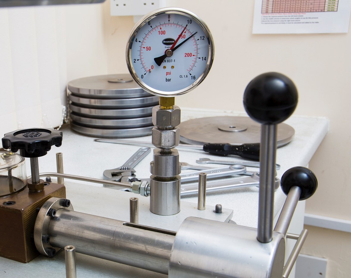 Types of pressure calibration & methods | Brannan